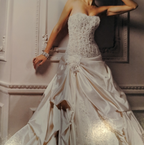 Maggie Sottero 'Perla' Gown - Picture 1 of 4